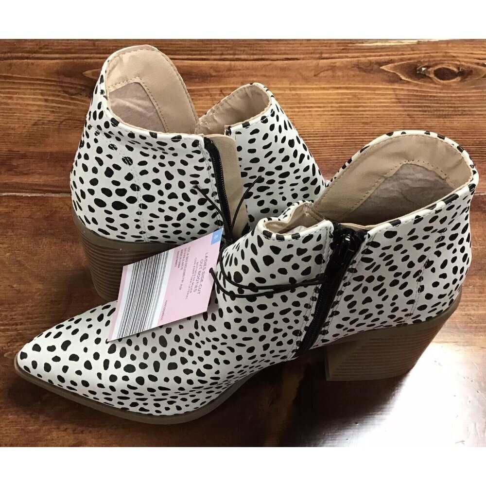 Woman’s 8 Serra Side Cut Out Boot With A Cool Pattern Statement Piece 🤩 - Picture 6 of 6